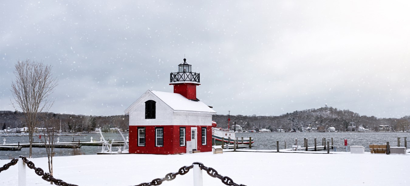 saugatuck lighthouse winter