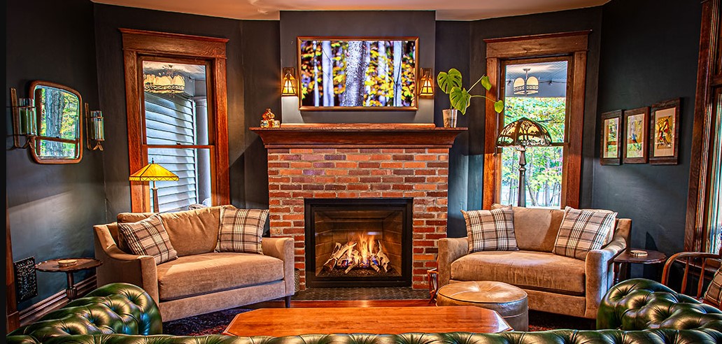 forest inn common room